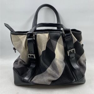 Burberry authentic Black and Cream Shoulder Bag with 2 extra straps   FREE COA